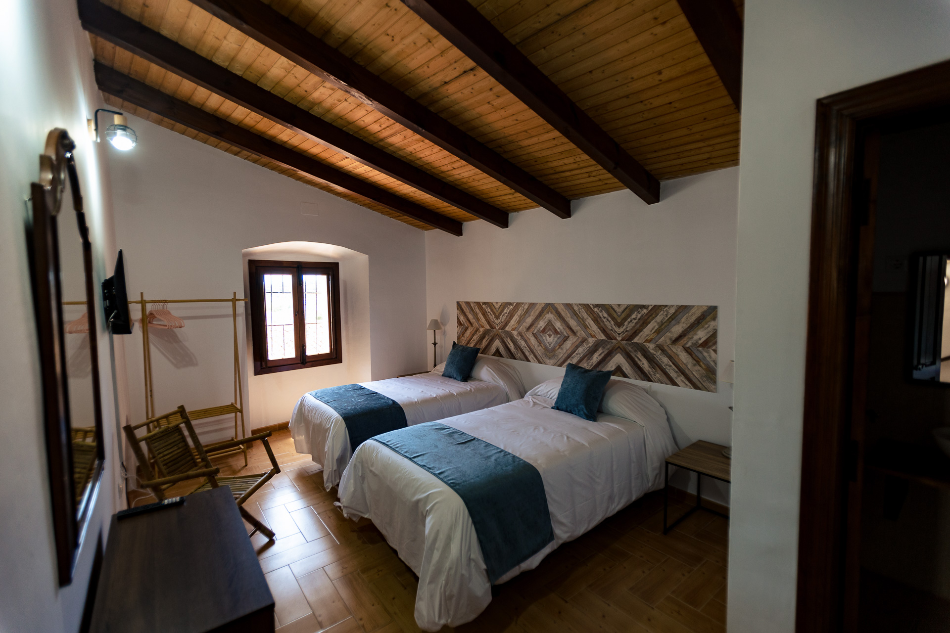 04losmesones-05-hotelruralcandelsa-fotodual